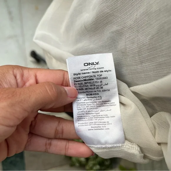 NWOT ONLY White Sheer Tunic Top - Picture 9 of 9